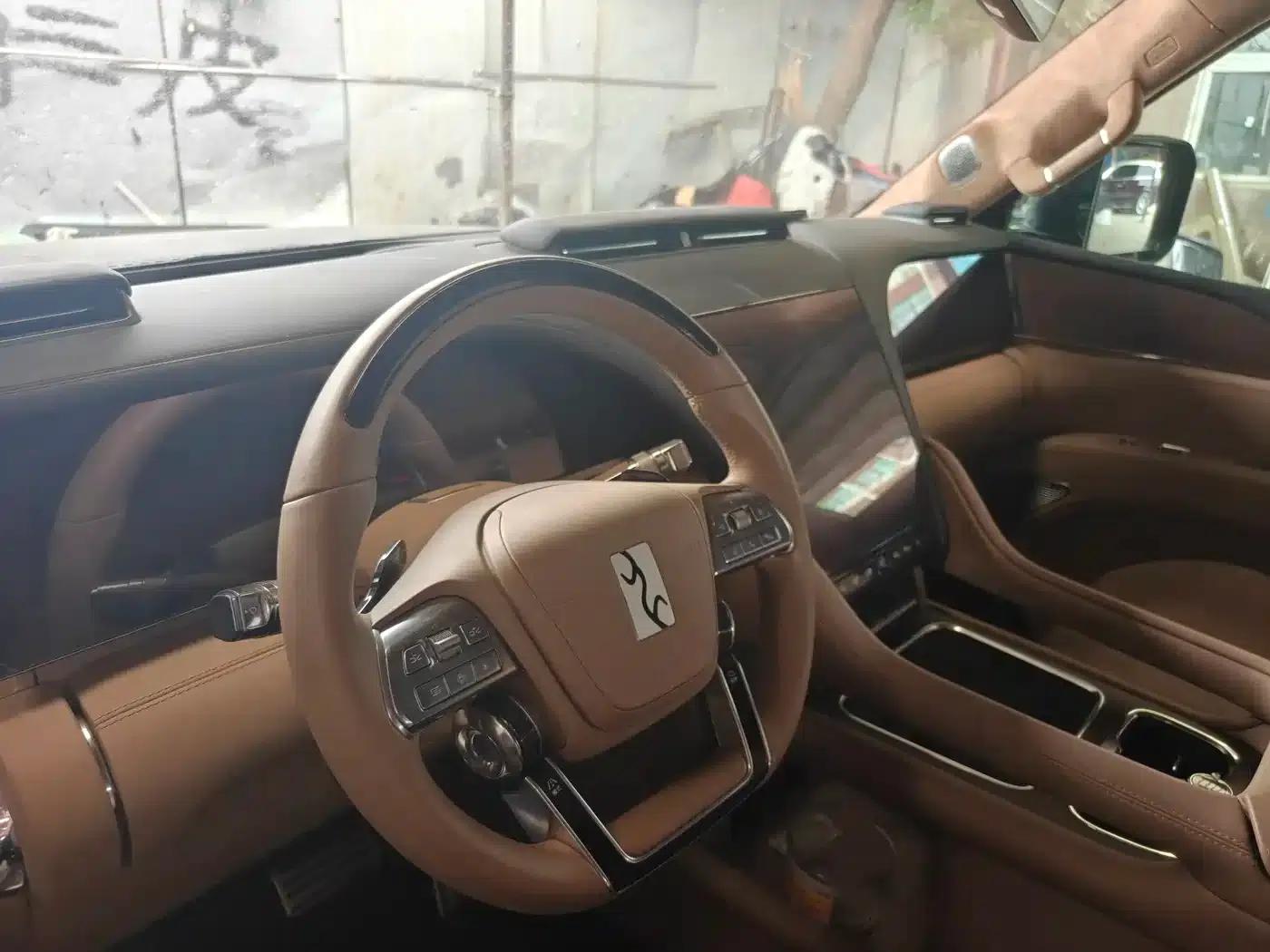 Looking up at the U8 L 2025 Dingshi Edition — миниатюра 2