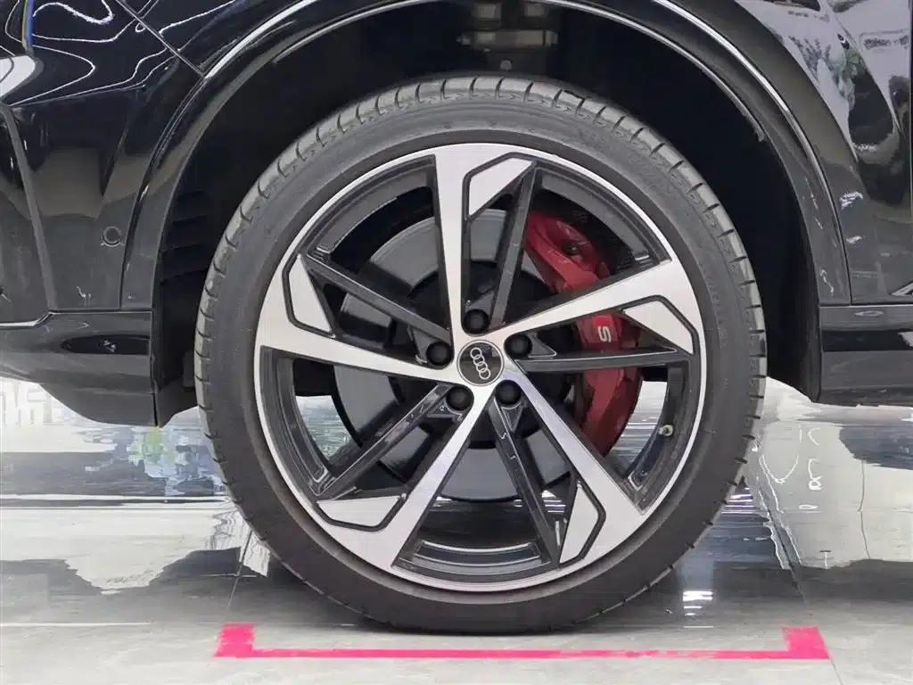 Audi SQ7 2024 4.0 TFSI Dark Knight Edition — миниатюра 4