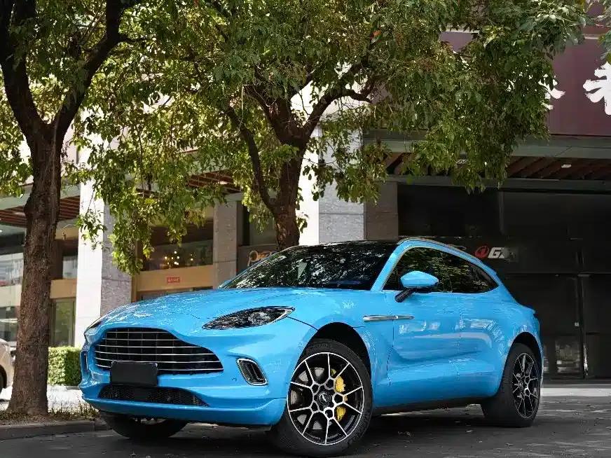 Aston Martin DBX 2021 4.0T V8: A Return to Simplicity — миниатюра 1