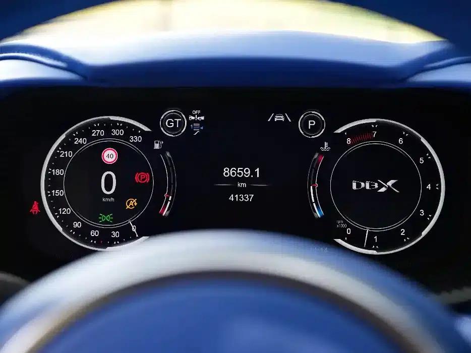 Aston Martin DBX 2021 4.0T V8: A Return to Simplicity — миниатюра 11