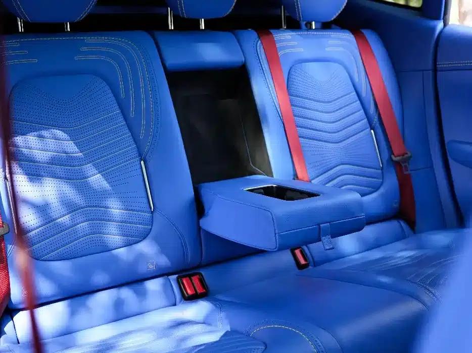 Aston Martin DBX 2021 4.0T V8: A Return to Simplicity — миниатюра 19