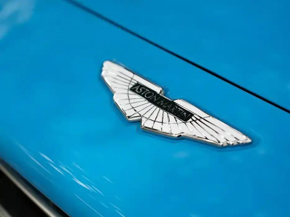 Aston Martin DBX 2021 4.0T V8: A Return to Simplicity — миниатюра 7