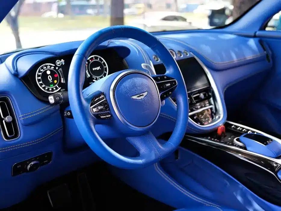 Aston Martin DBX 2021 4.0T V8: A Return to Simplicity — миниатюра 10