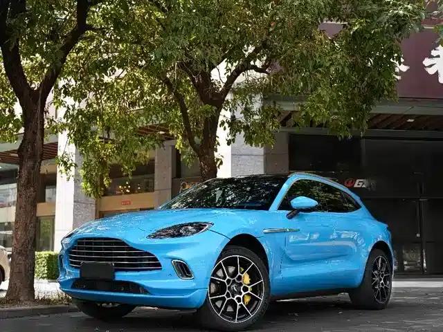 Aston Martin DBX 2021 4.0T V8: A Return to Simplicity