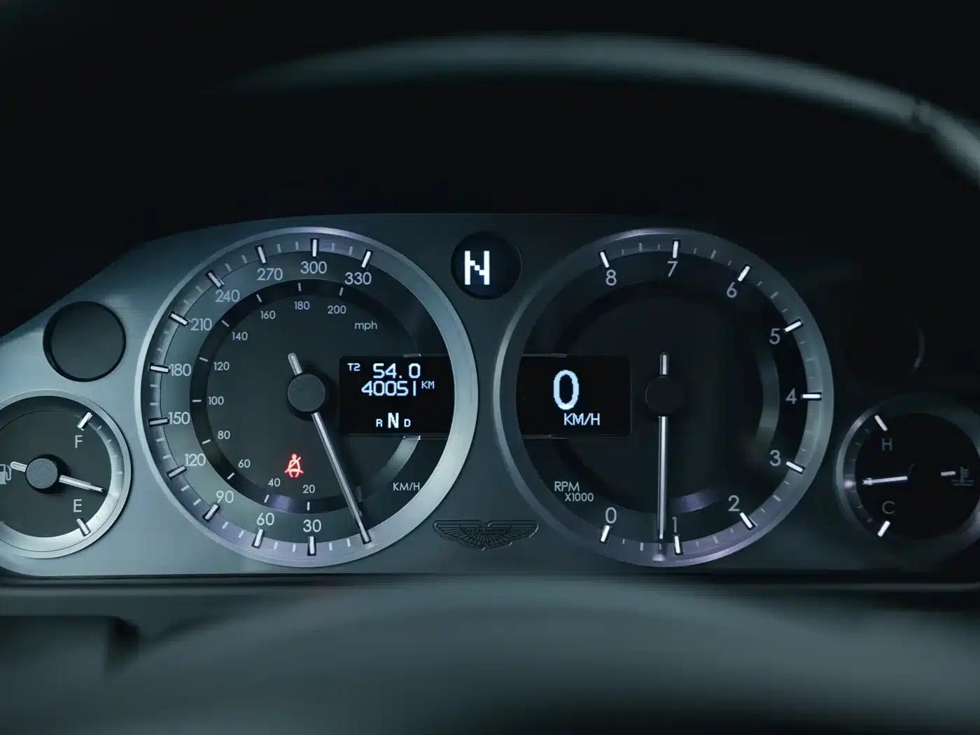 2012 V8 Vantage 4.7L S Coupe — миниатюра 12