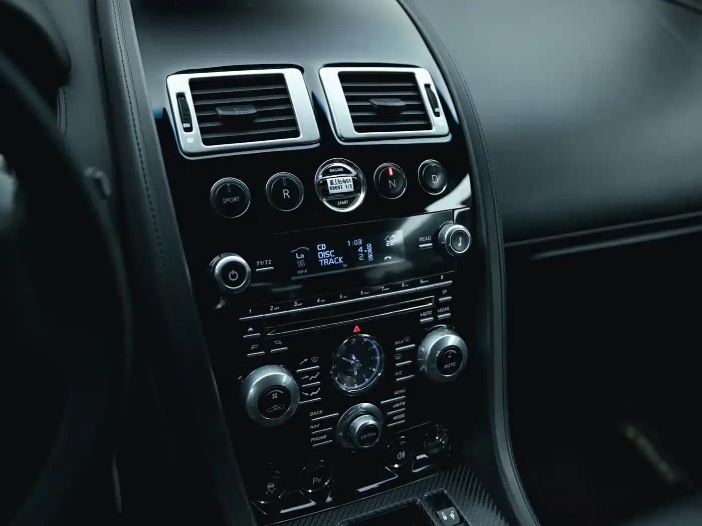 2012 V8 Vantage 4.7L S Coupe — миниатюра 14