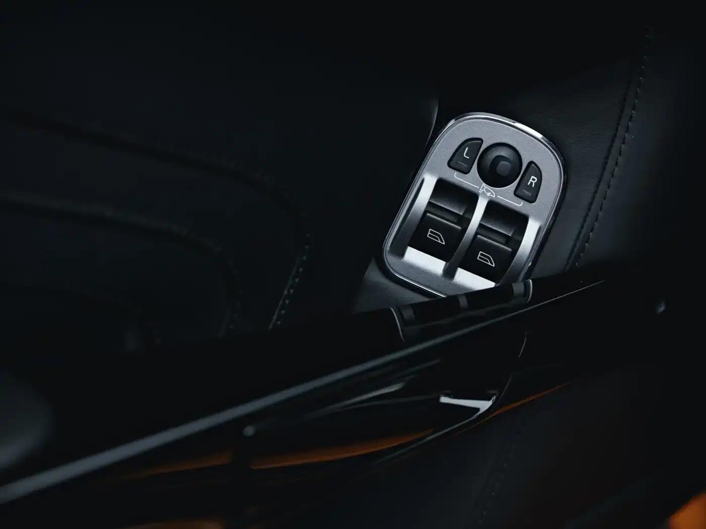 2012 V8 Vantage 4.7L S Coupe — миниатюра 19