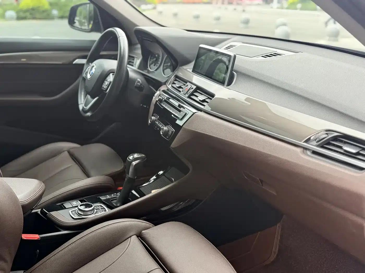 BMW X1 PHEV 2018 xDrive25Le Luxury — миниатюра 13
