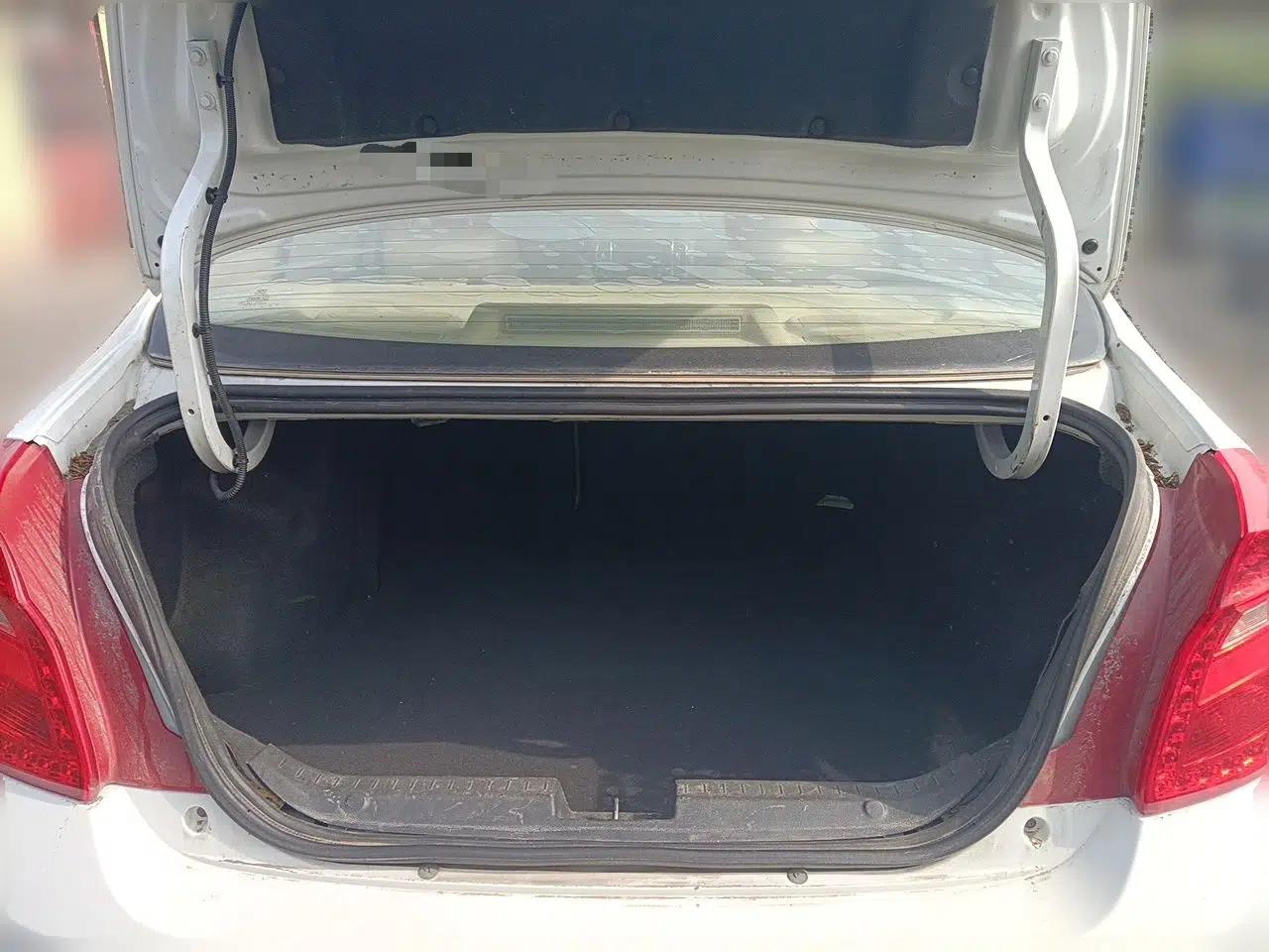 Chery E3 2013 1.5L Manual ZhiShang Model — миниатюра 20