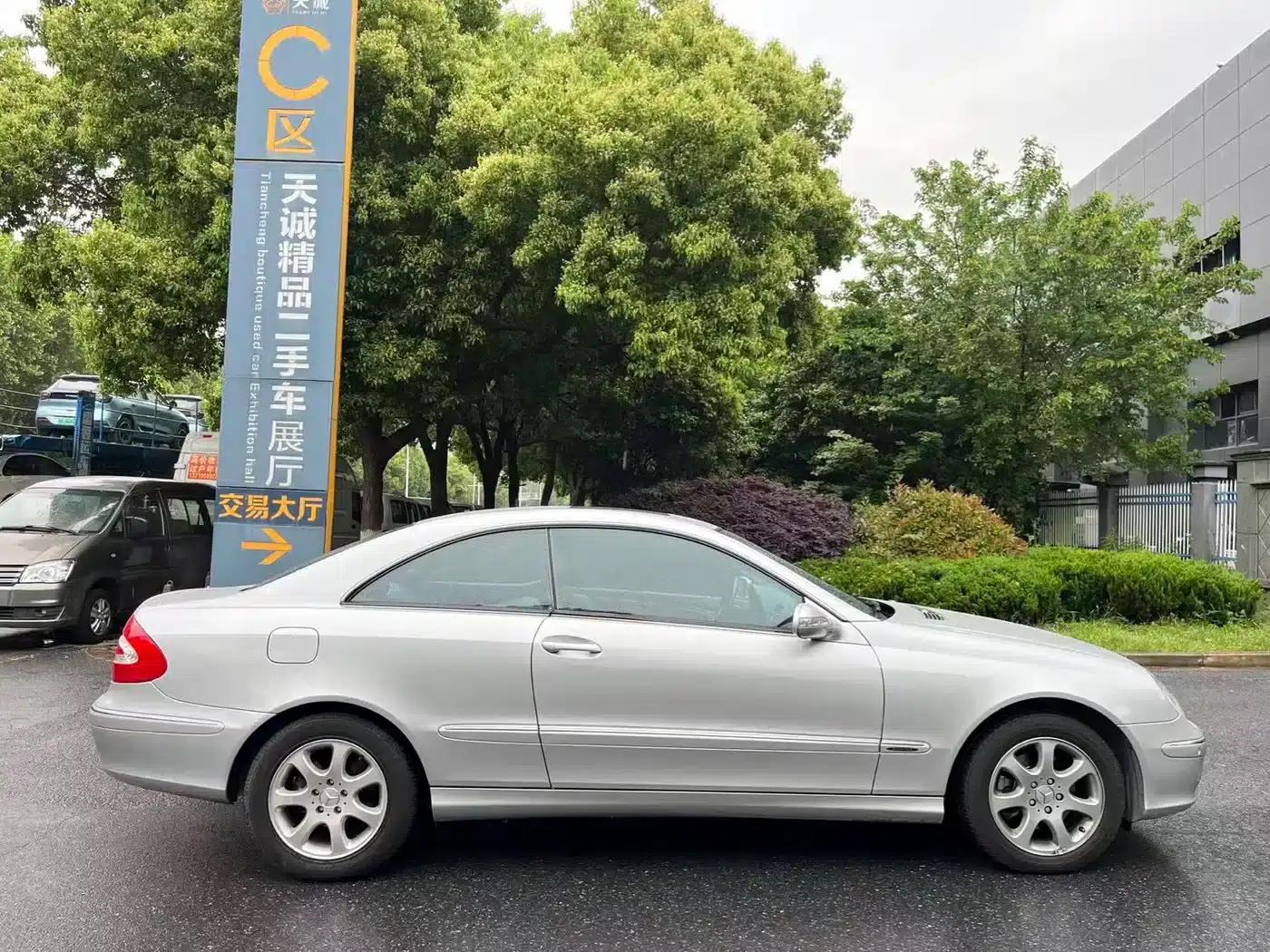 Mercedes-Benz CLK-Class 2004 CLK 240 Sport Edition — миниатюра 4