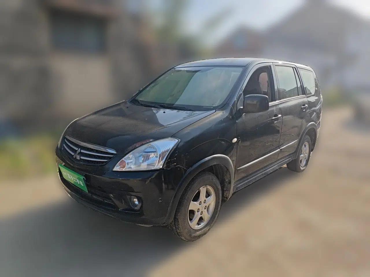 Mitsubishi Zinger 2010 2.0L Manual Transmission Luxury Version — миниатюра 1