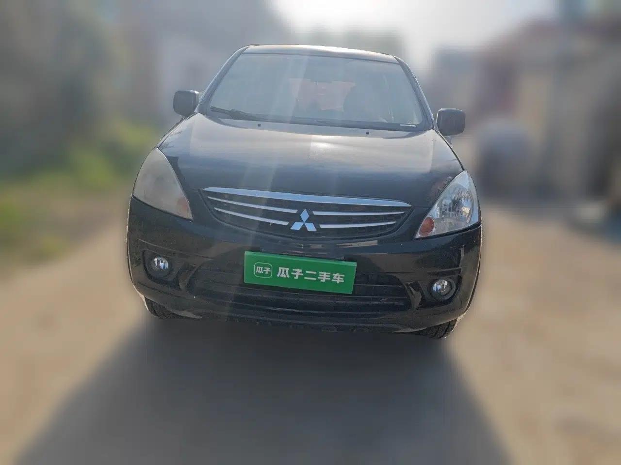 Mitsubishi Zinger 2010 2.0L Manual Transmission Luxury Version — миниатюра 2