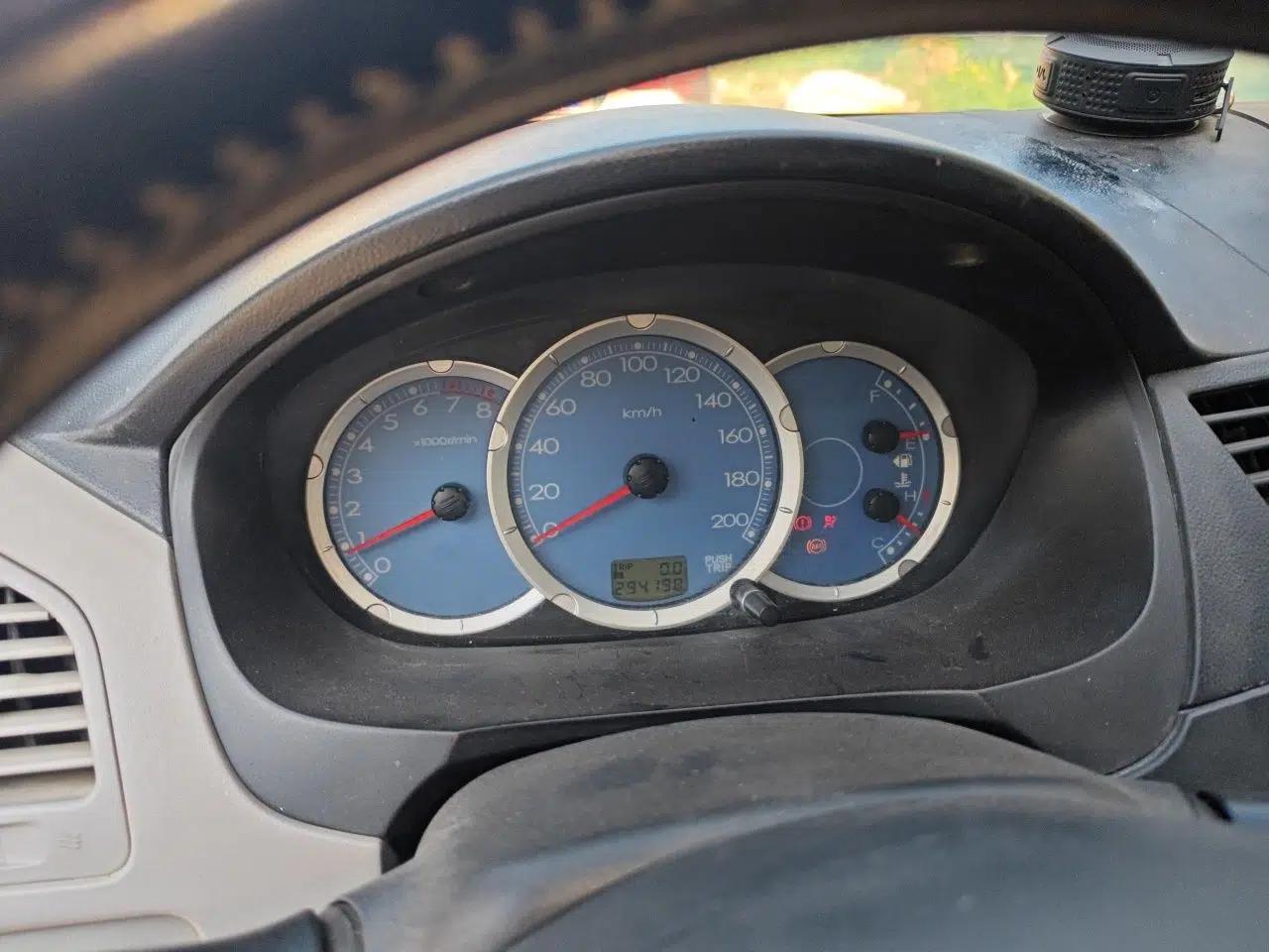 Mitsubishi Zinger 2010 2.0L Manual Transmission Luxury Version — миниатюра 12