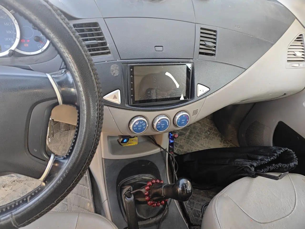 Mitsubishi Zinger 2010 2.0L Manual Transmission Luxury Version — миниатюра 14