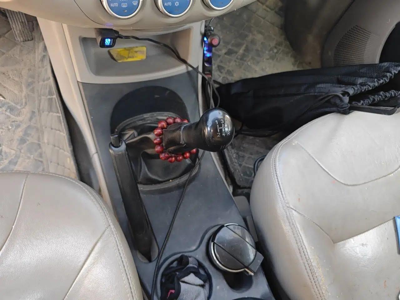 Mitsubishi Zinger 2010 2.0L Manual Transmission Luxury Version — миниатюра 15