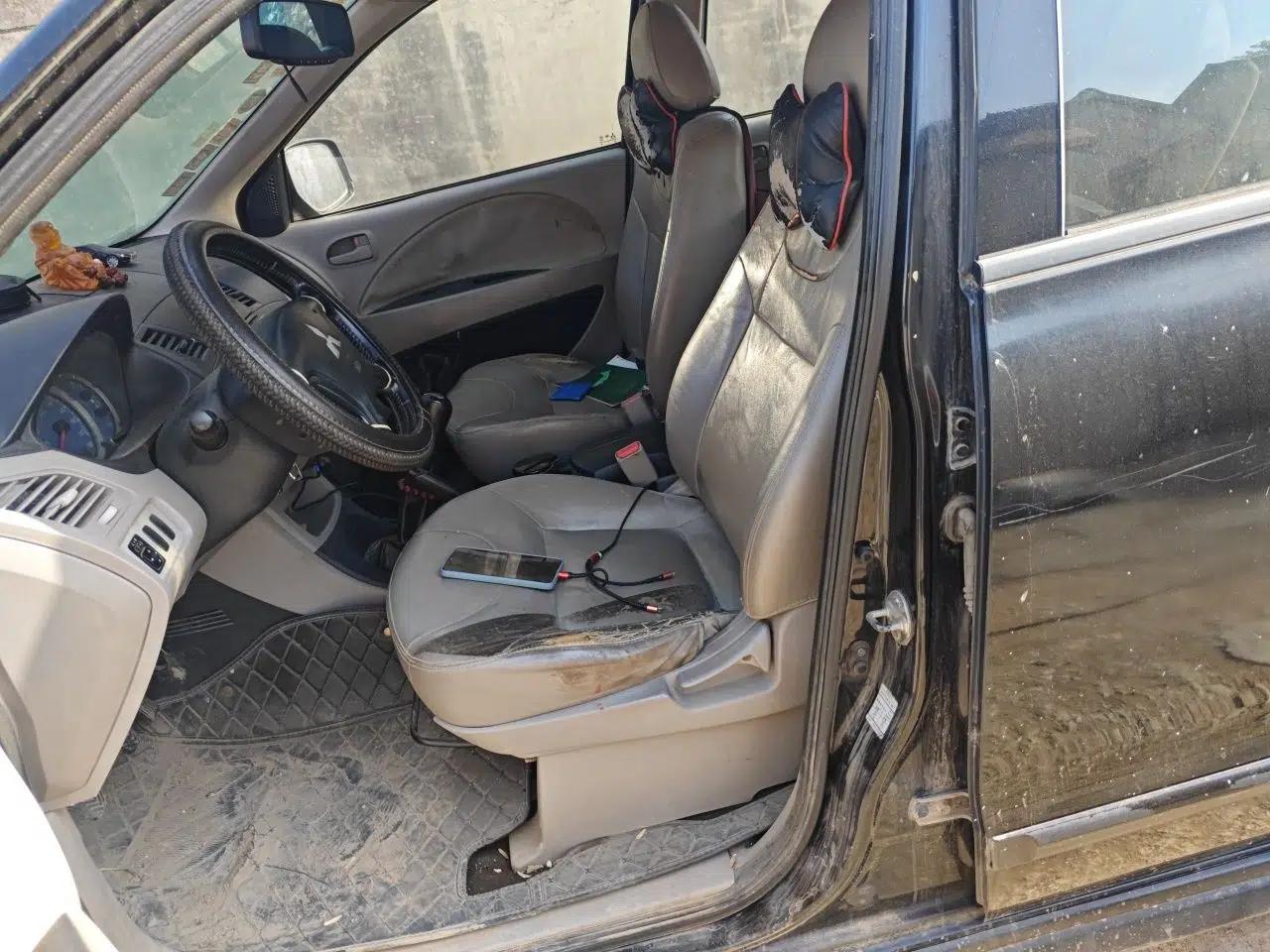 Mitsubishi Zinger 2010 2.0L Manual Transmission Luxury Version — миниатюра 16
