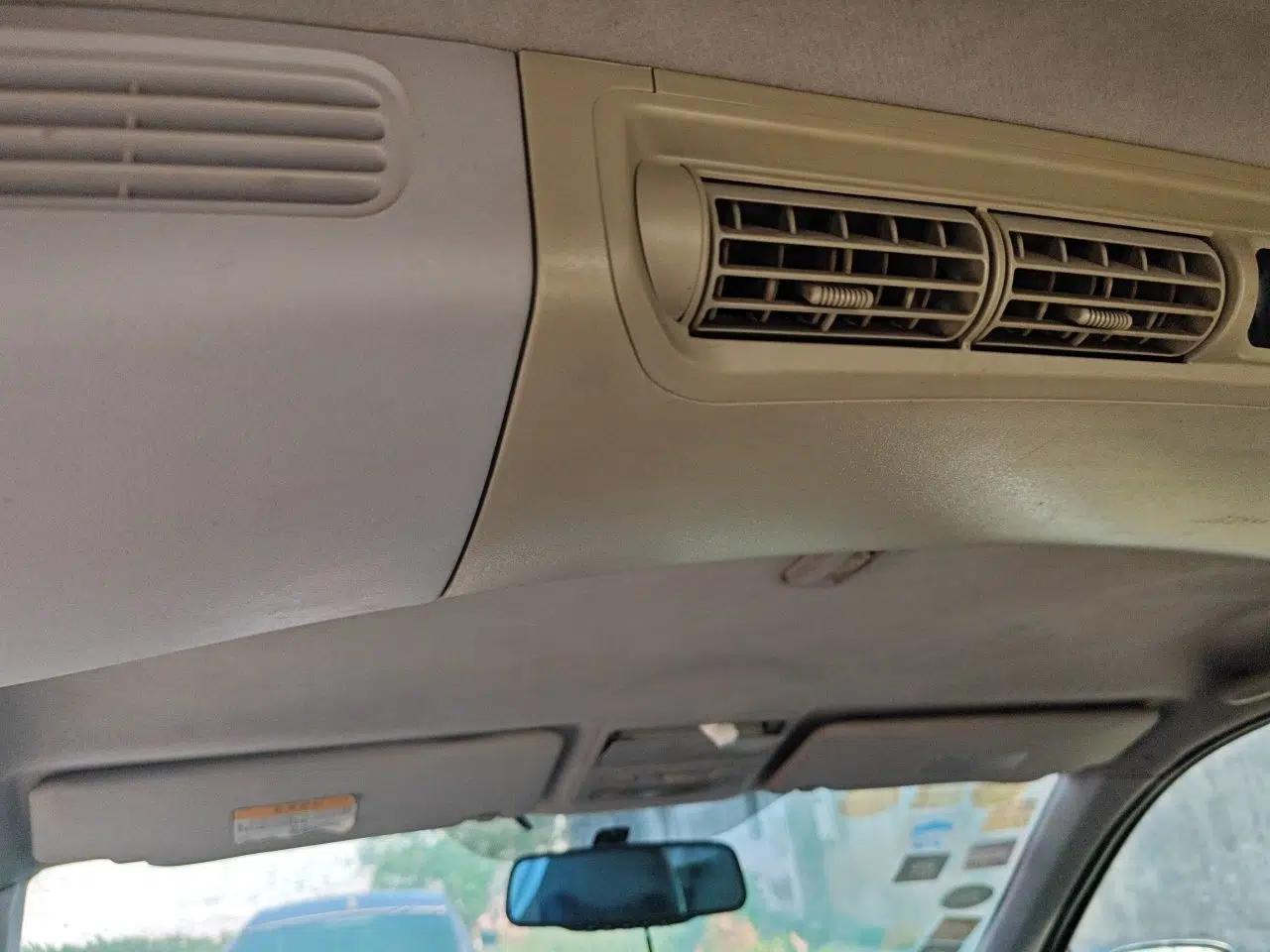 Mitsubishi Zinger 2010 2.0L Manual Transmission Luxury Version — миниатюра 19