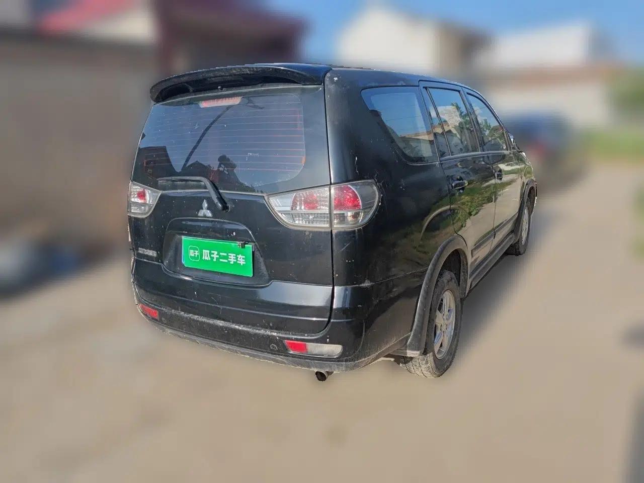 Mitsubishi Zinger 2010 2.0L Manual Transmission Luxury Version — миниатюра 6