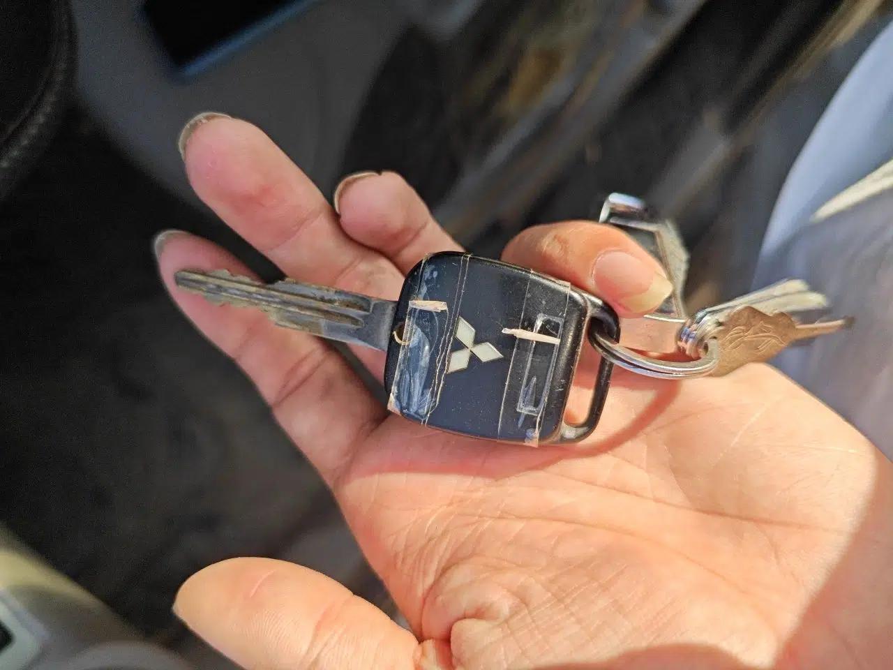 Mitsubishi Zinger 2010 2.0L Manual Transmission Luxury Version — миниатюра 9