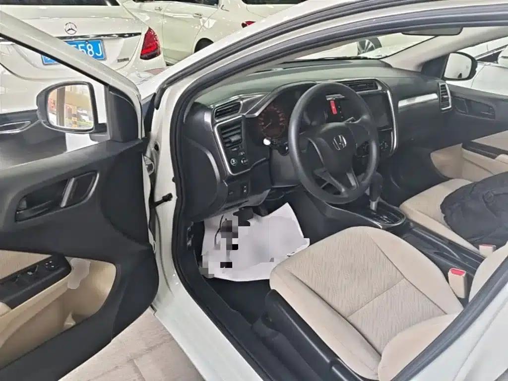 2016 Honda Greiz 1.5L CVT Classic Edition — миниатюра 16