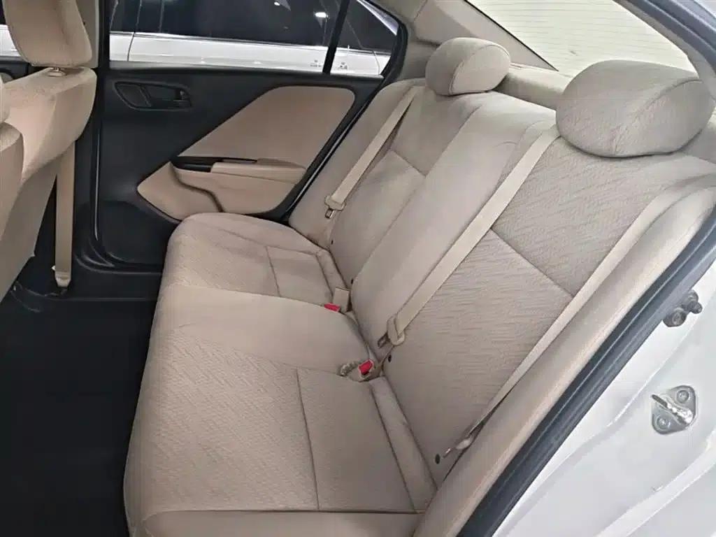 2016 Honda Greiz 1.5L CVT Classic Edition — миниатюра 17