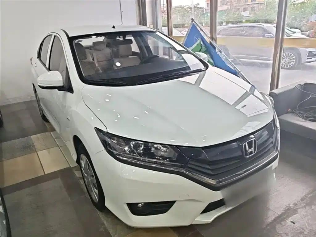 2016 Honda Greiz 1.5L CVT Classic Edition — миниатюра 4