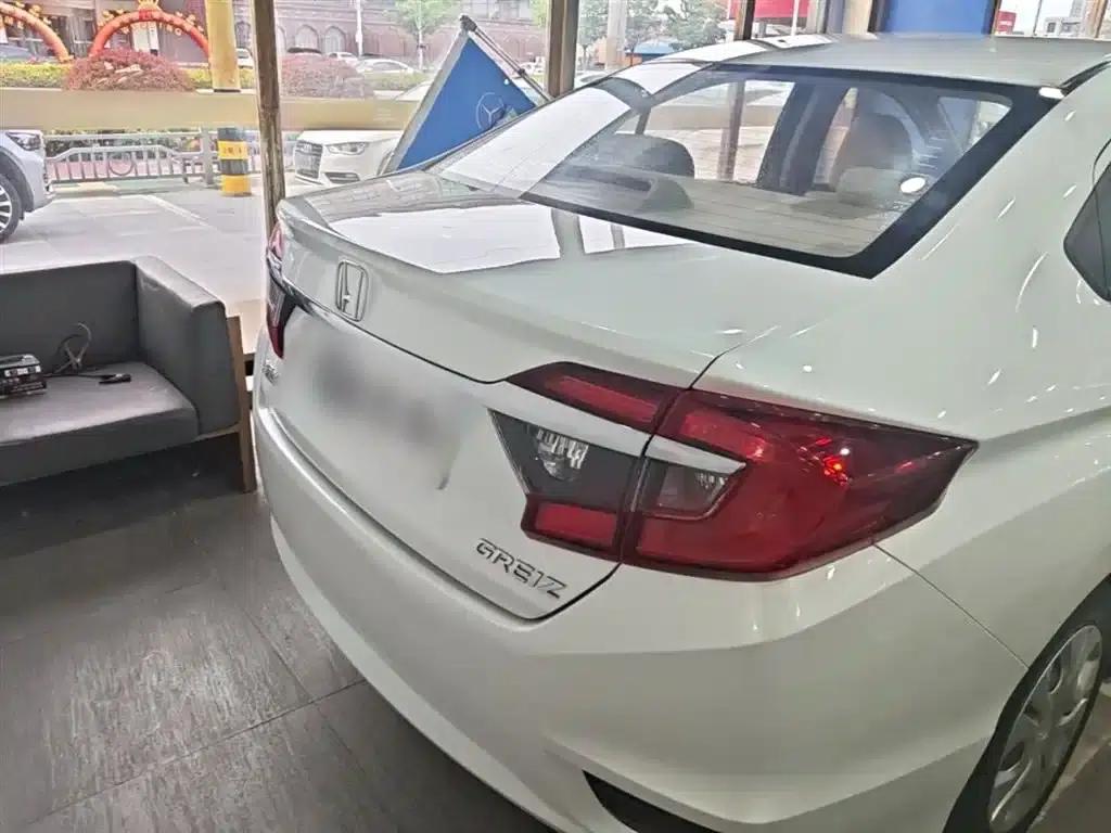 2016 Honda Greiz 1.5L CVT Classic Edition — миниатюра 6