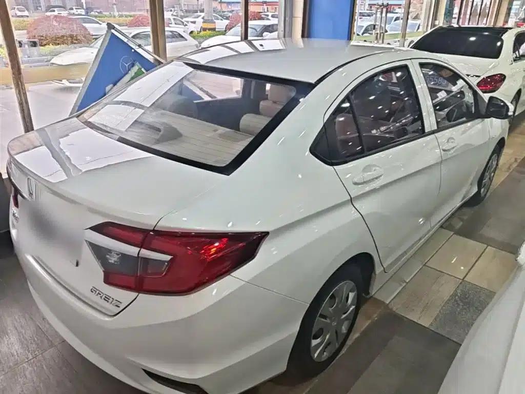2016 Honda Greiz 1.5L CVT Classic Edition — миниатюра 7