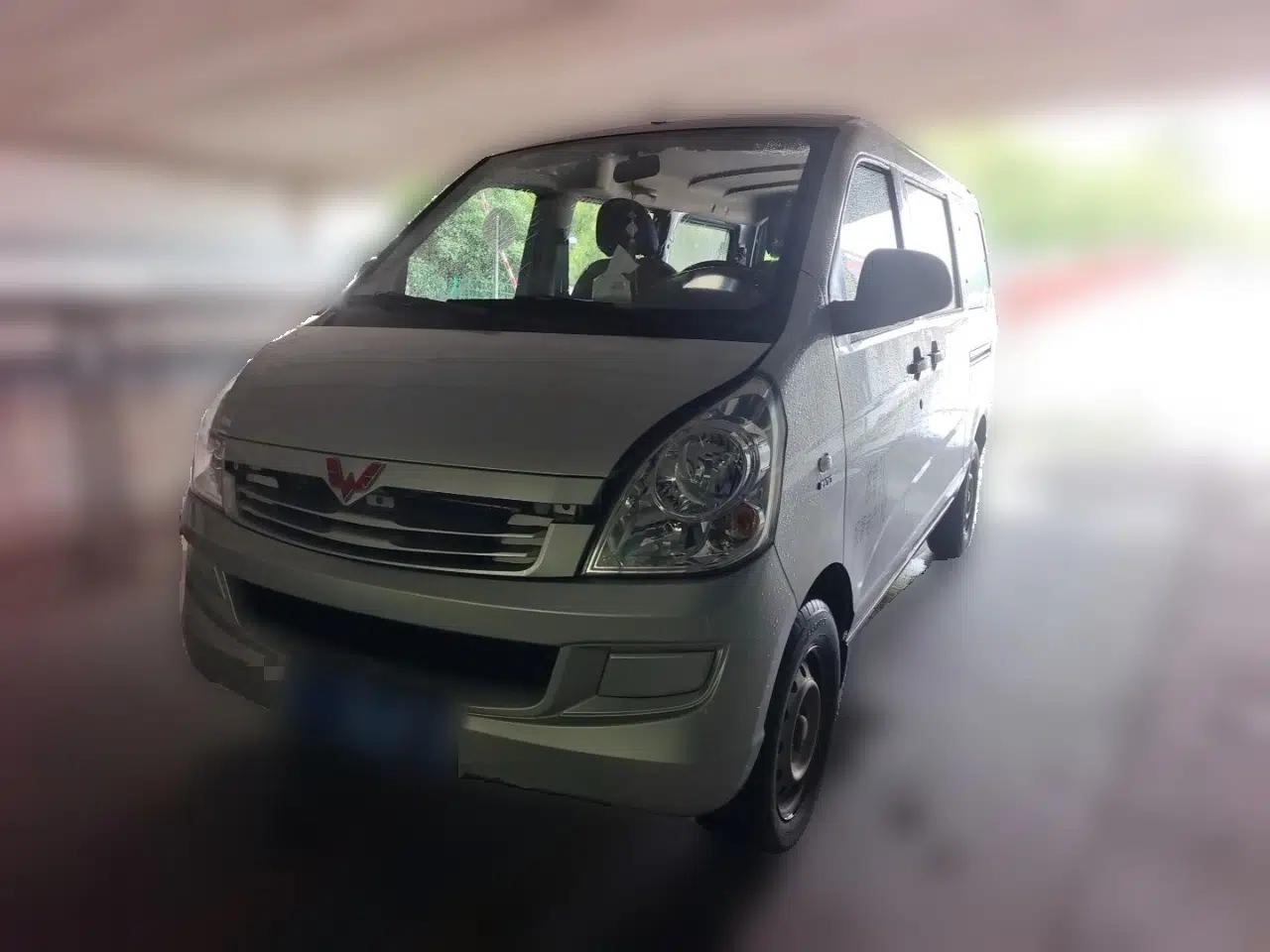 Wuling Rongguang S 2021 1.2L Base Model 7-Seater LSI — миниатюра 1