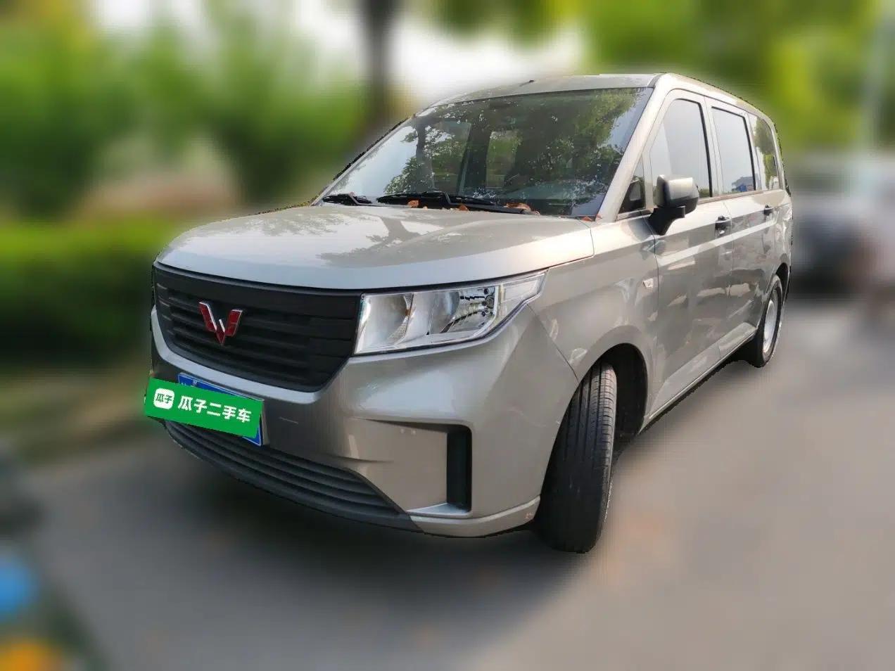 Wuling Hongguang PLUS 2020 1.5L Manual Standard Edition 5 Seats — миниатюра 1