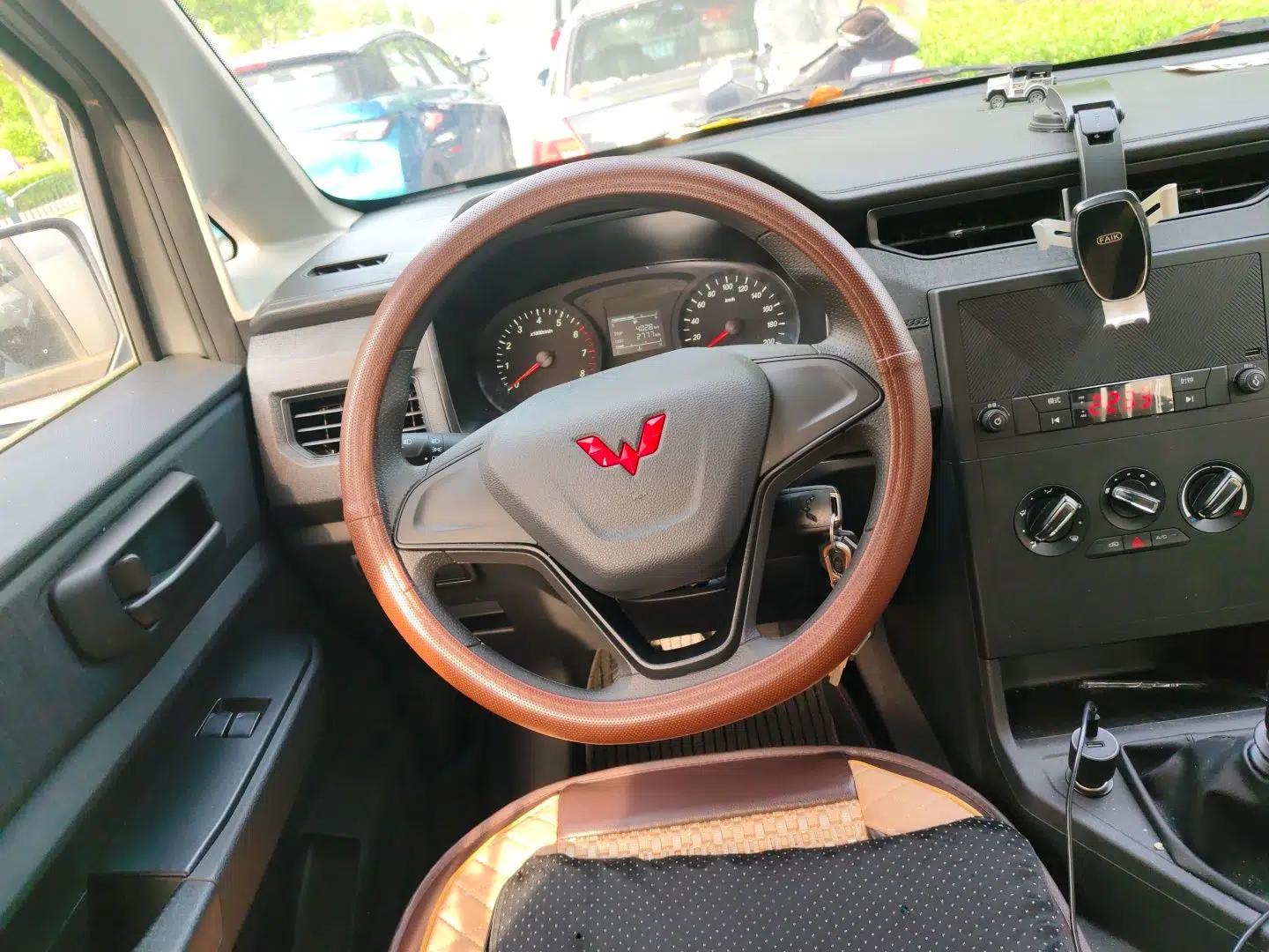 Wuling Hongguang PLUS 2020 1.5L Manual Standard Edition 5 Seats — миниатюра 11