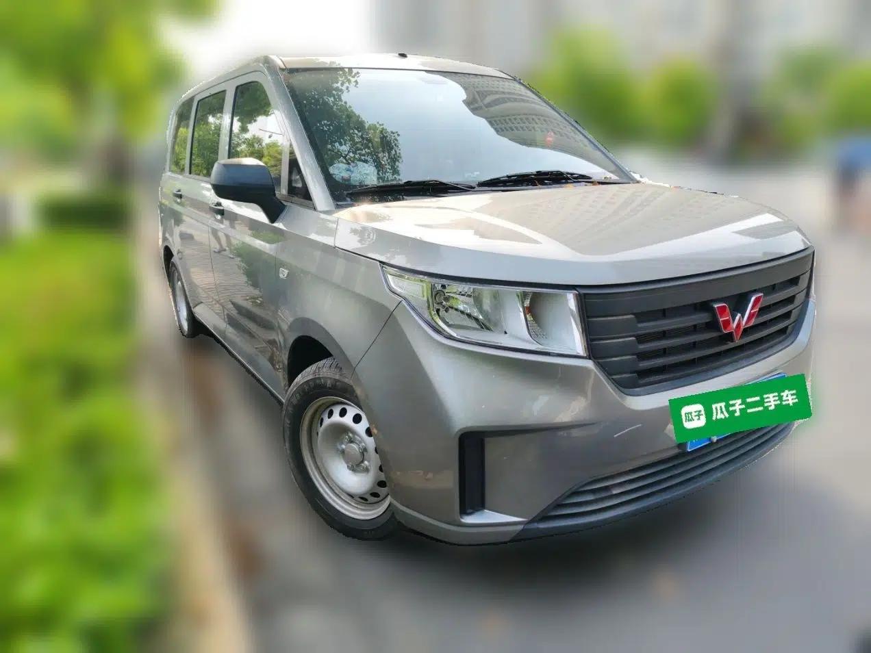 Wuling Hongguang PLUS 2020 1.5L Manual Standard Edition 5 Seats — миниатюра 3