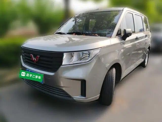 Wuling Hongguang PLUS 2020 1.5L Manual Standard Edition 5 Seats