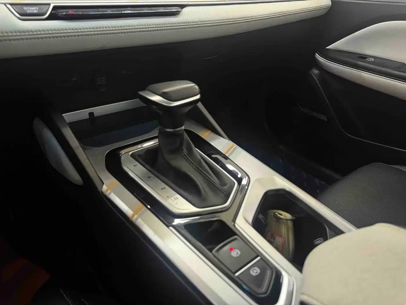 Geely Emgrand L 2022 1.4T CVT Flagship Edition — миниатюра 13
