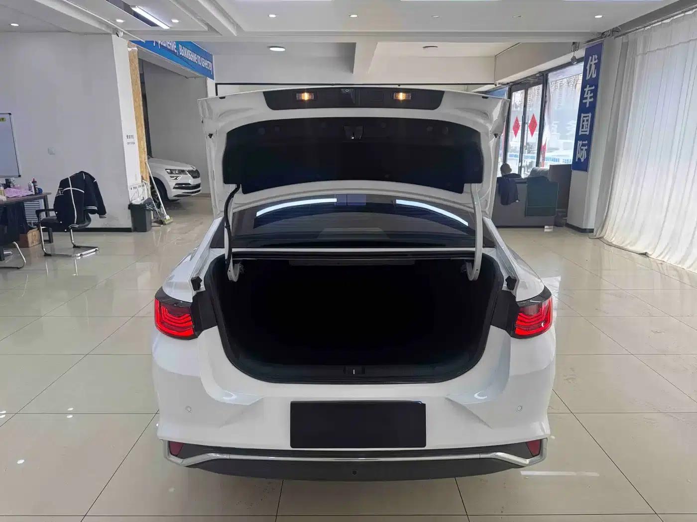 Geely Emgrand L 2022 1.4T CVT Flagship Edition — миниатюра 20
