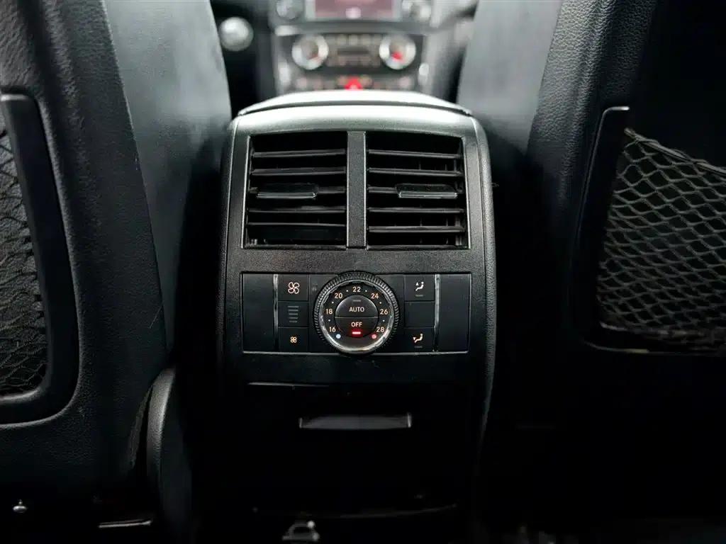 2011 Mercedes-Benz M-Class AMG ML 63 — миниатюра 16