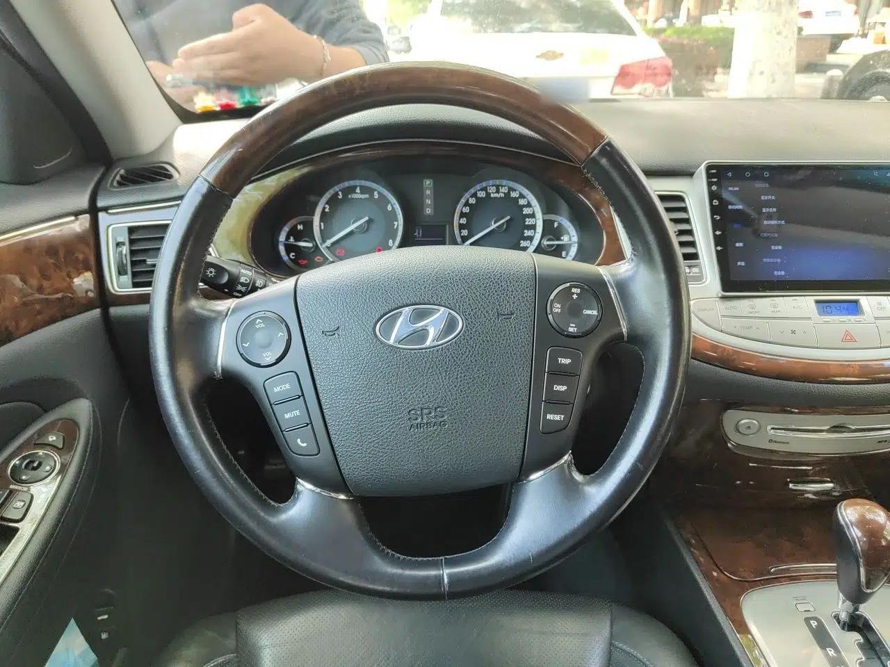 Hyundai Genesis 2008 BH330 Comfort Edition — миниатюра 11
