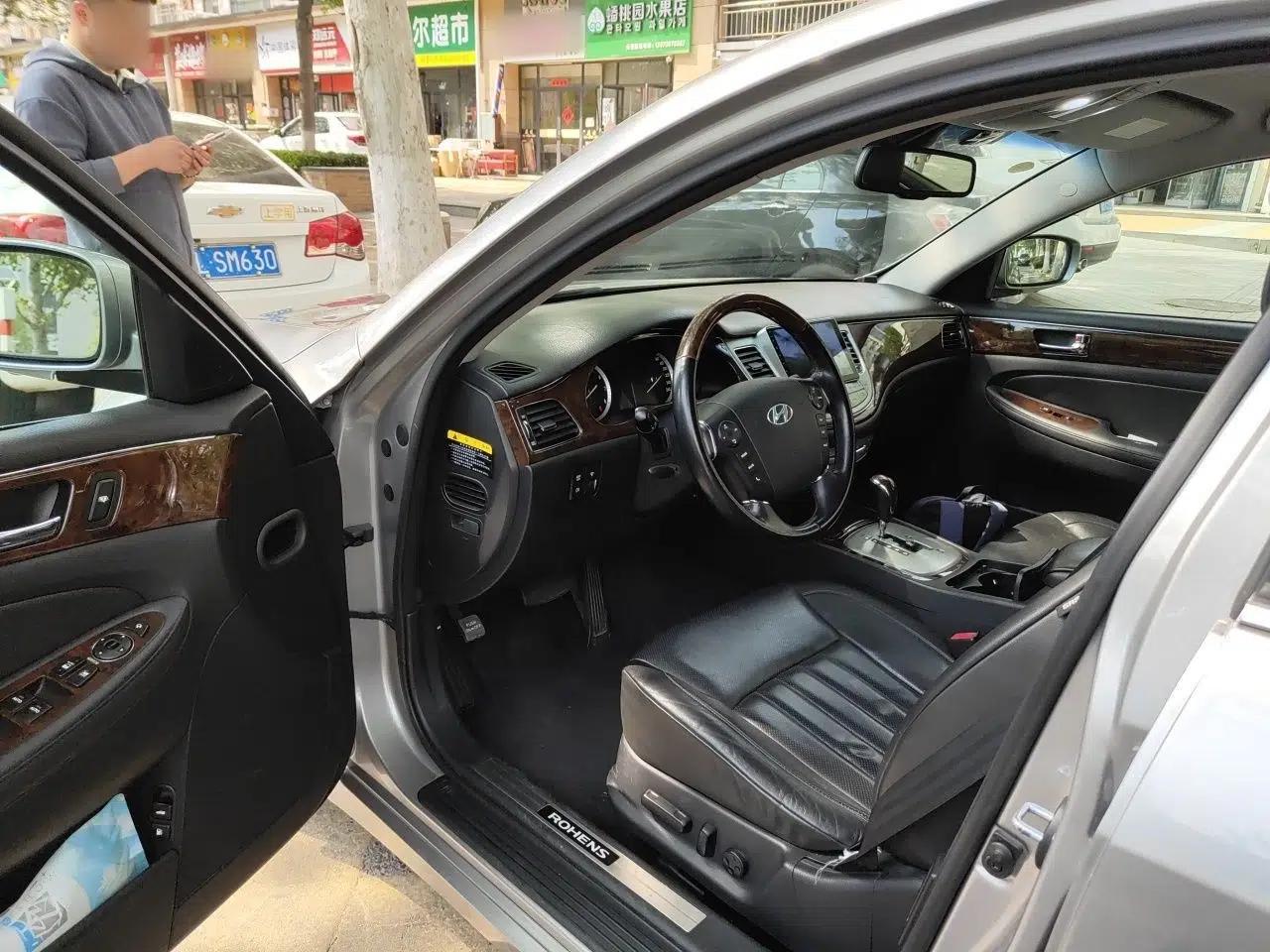 Hyundai Genesis 2008 BH330 Comfort Edition — миниатюра 17