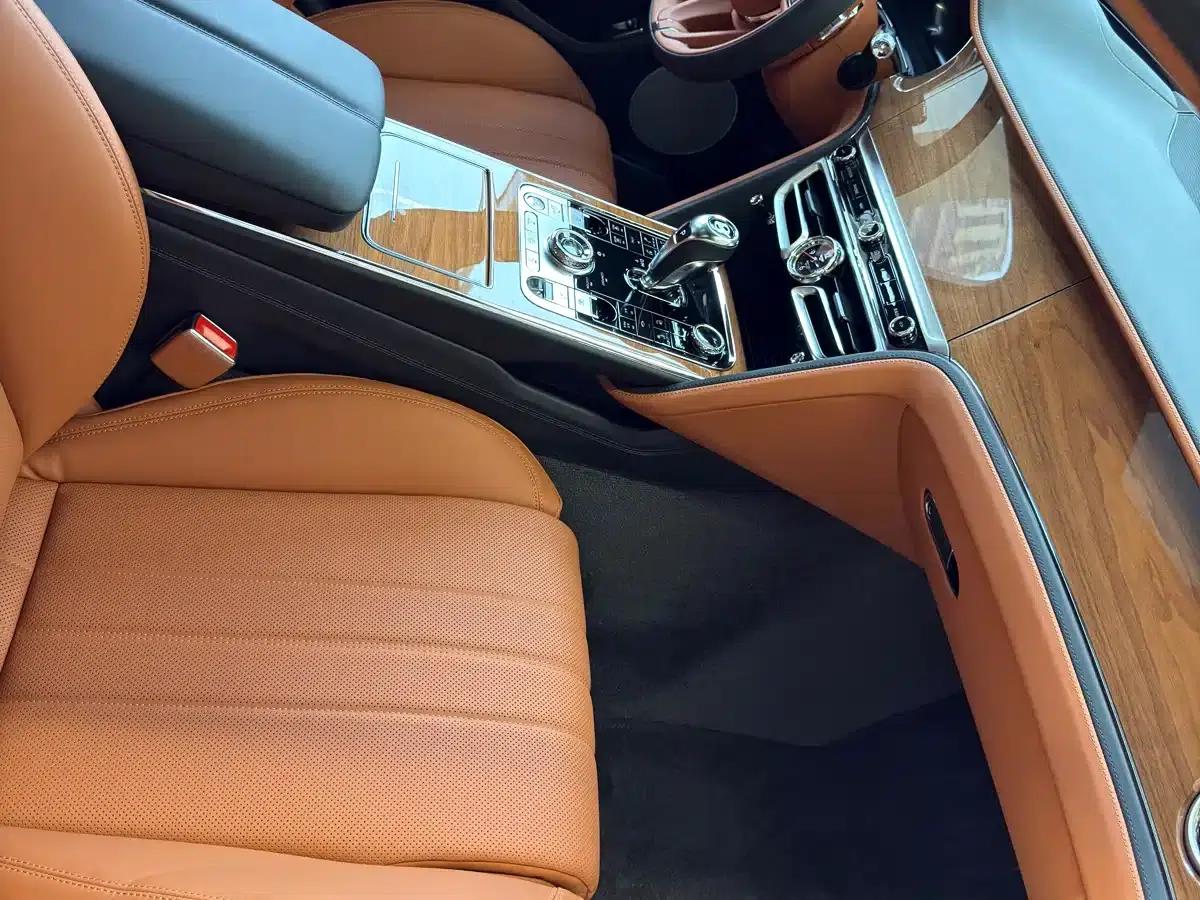 2026 Mercedes-Benz Flying Spur Plug-in Hybrid 4.0T V8 Standard Edition — миниатюра 2