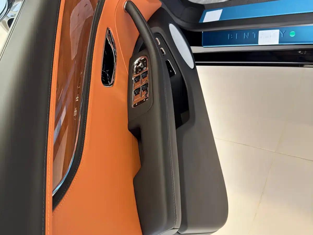 2026 Mercedes-Benz Flying Spur Plug-in Hybrid 4.0T V8 Standard Edition — миниатюра 5