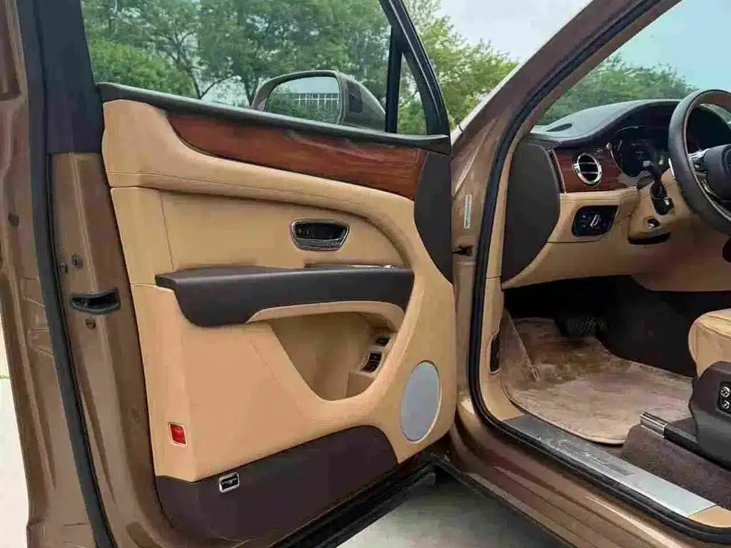 Bentayga Plug-in Hybrid 2021 3.0T PHEV — миниатюра 6