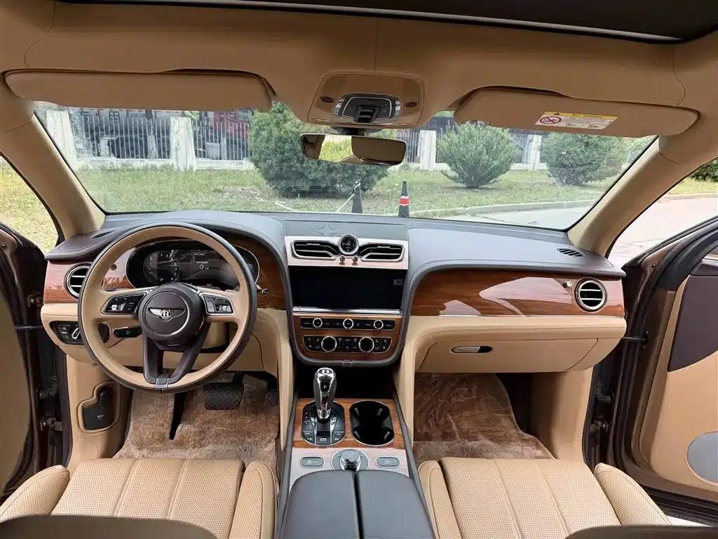 Bentayga Plug-in Hybrid 2021 3.0T PHEV — миниатюра 9