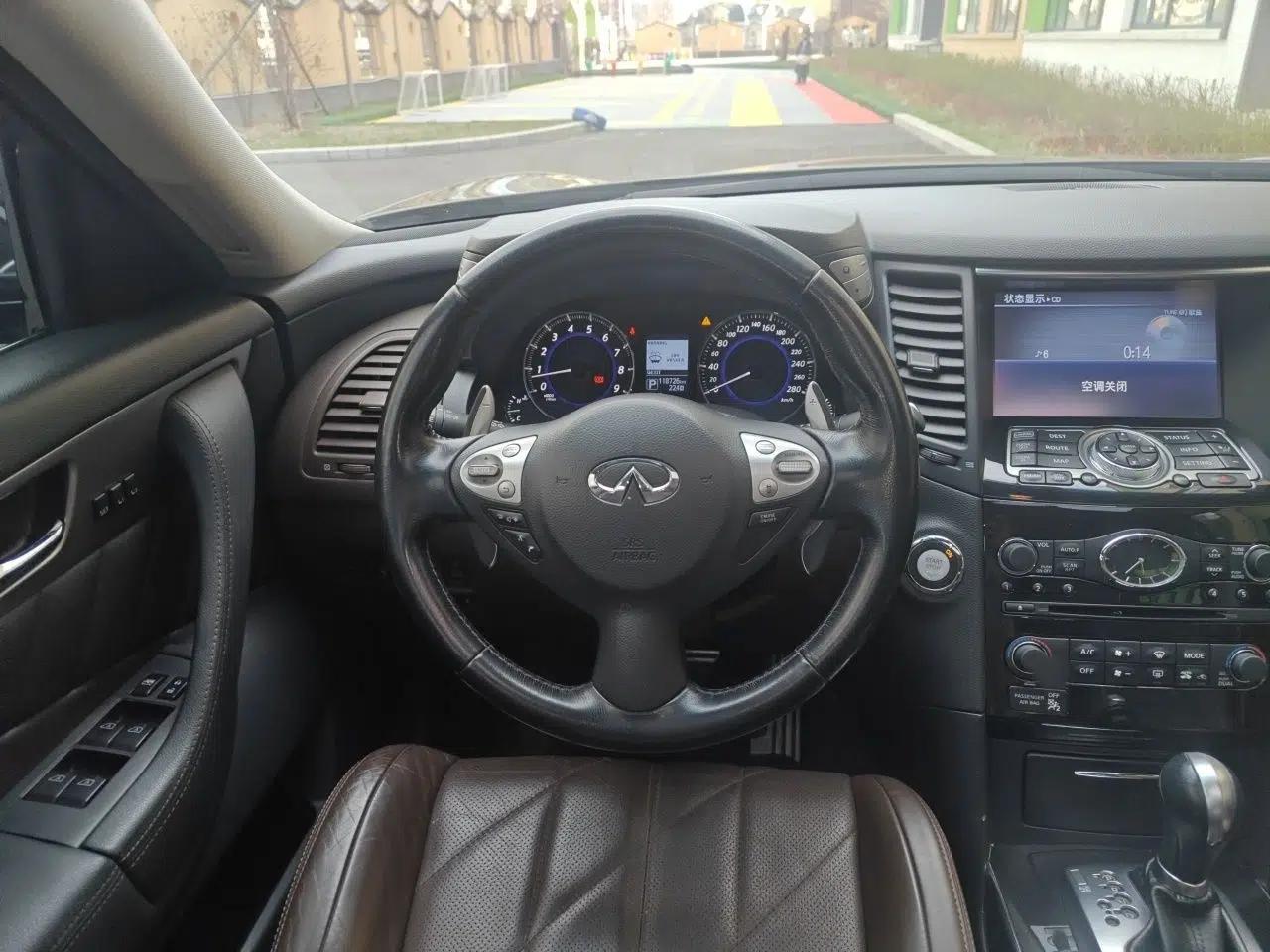 Infiniti QX70 2013 3.7L Supreme Edition — миниатюра 11