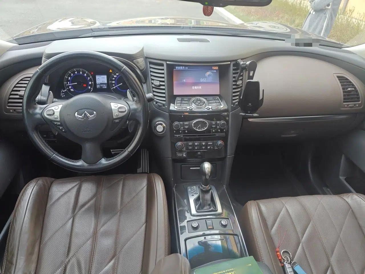 Infiniti QX70 2013 3.7L Supreme Edition — миниатюра 10