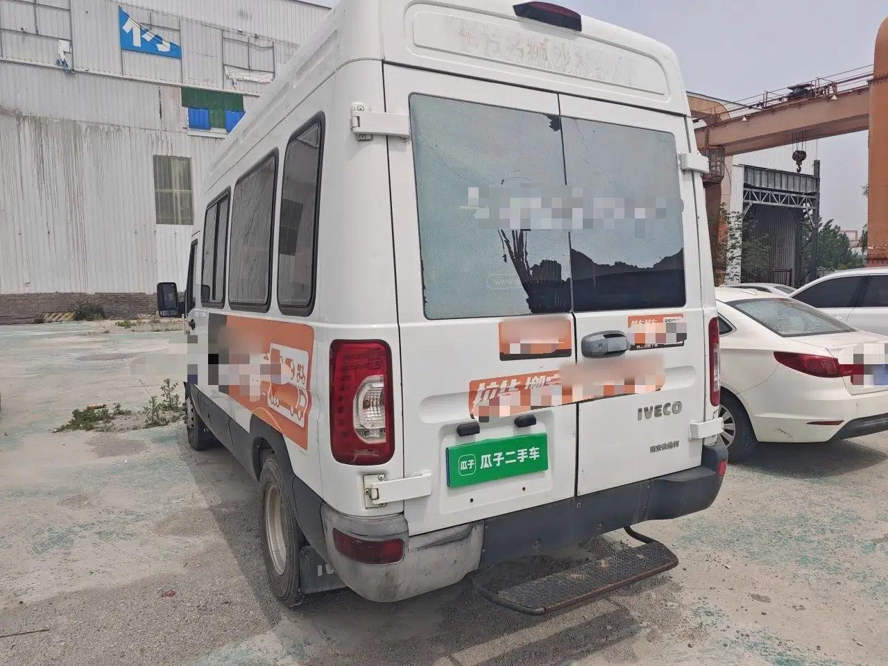 Iveco Power Daily 2017 2.5T Deluxe A37 High-Roof 6-7 Seater Bus 47Z5 — миниатюра 4