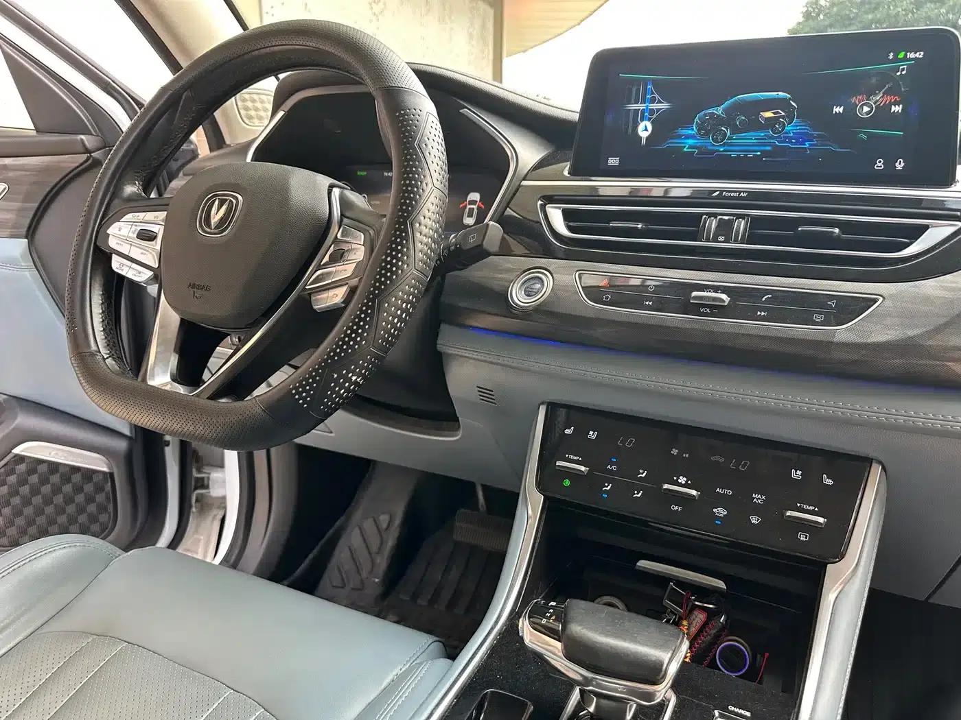 Changan CS75 New Energy 2018 1.5T PHEV Navigator Edition — миниатюра 17