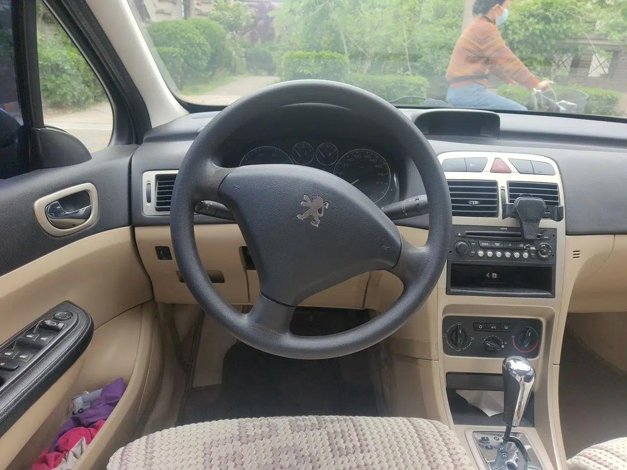 Peugeot 307 2010 Sedan 1.6L Automatic Comfort Edition — миниатюра 11