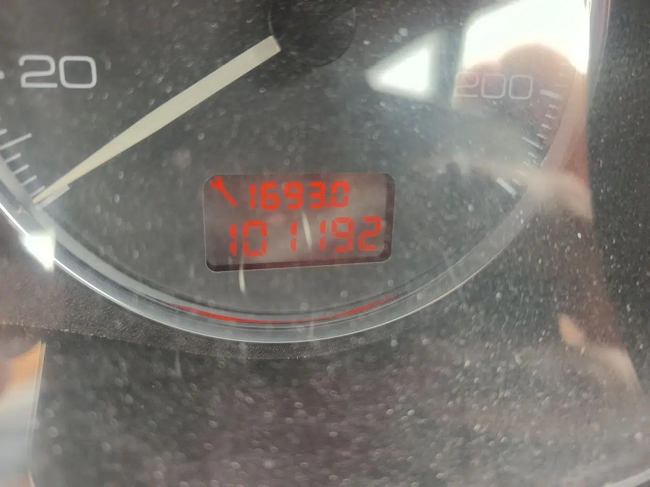 Peugeot 307 2010 Sedan 1.6L Automatic Comfort Edition — миниатюра 13