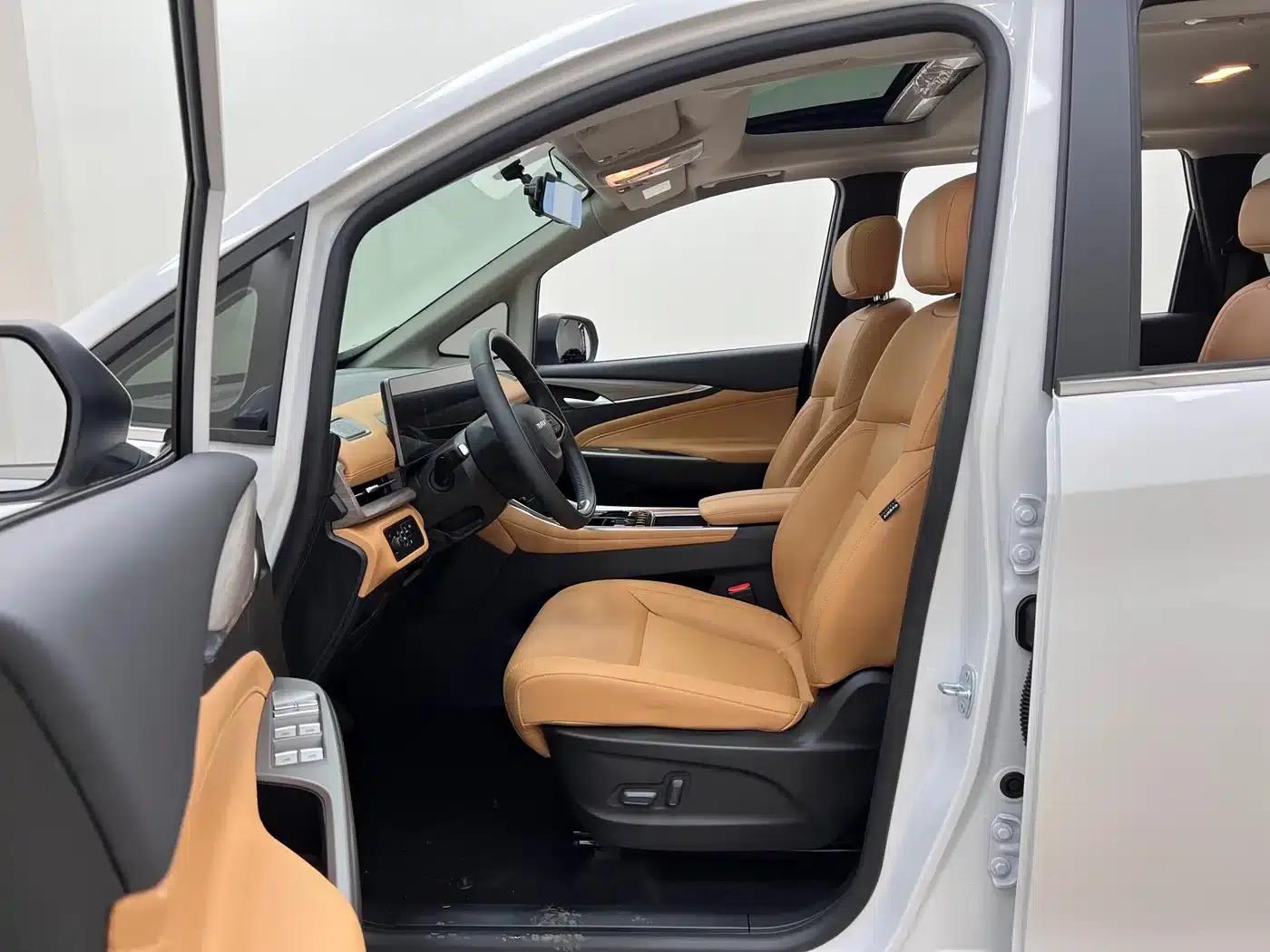 Maxus G50 Plug-in Hybrid 2025 Navigator Edition — миниатюра 15