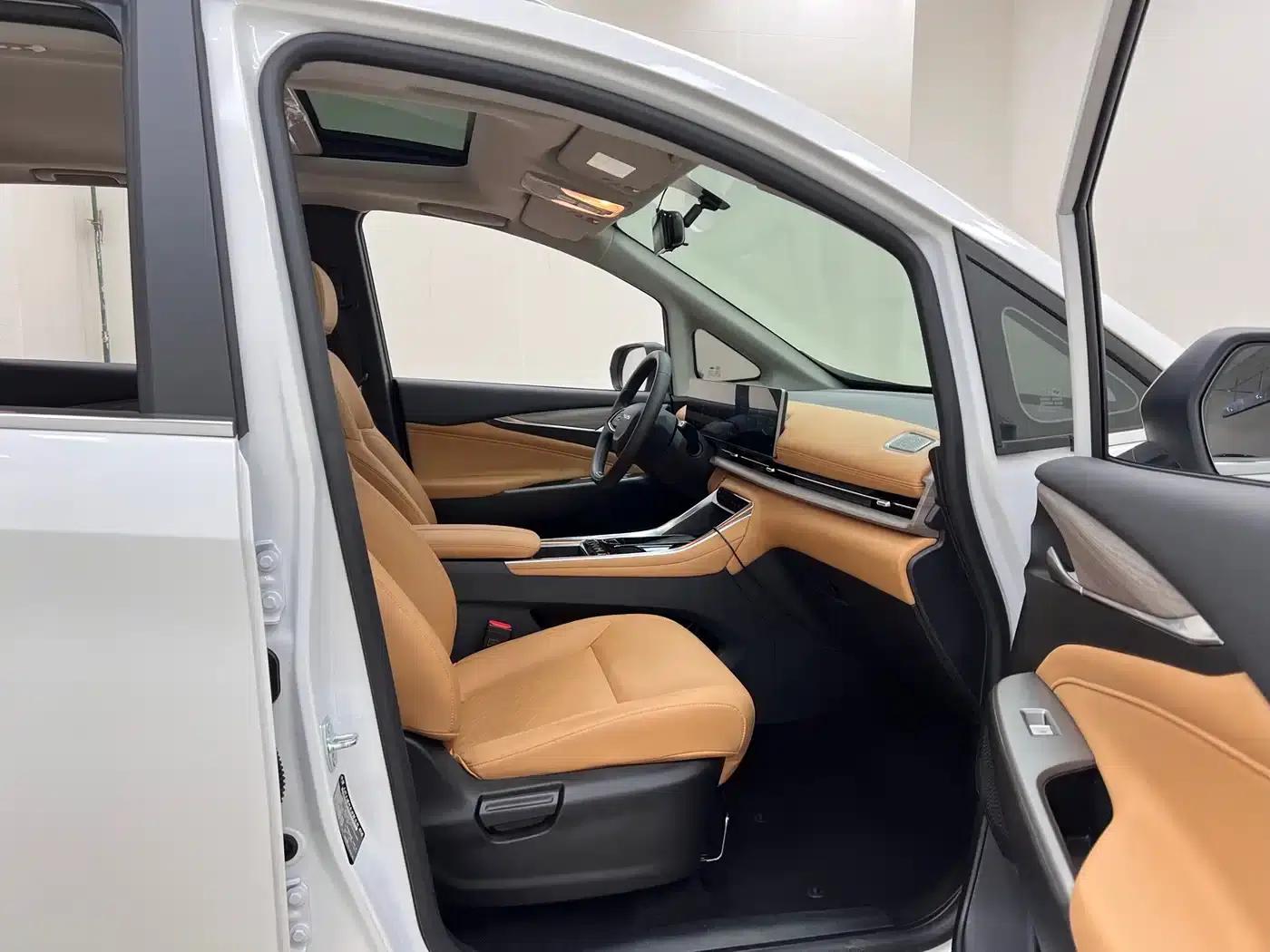 Maxus G50 Plug-in Hybrid 2025 Navigator Edition — миниатюра 30
